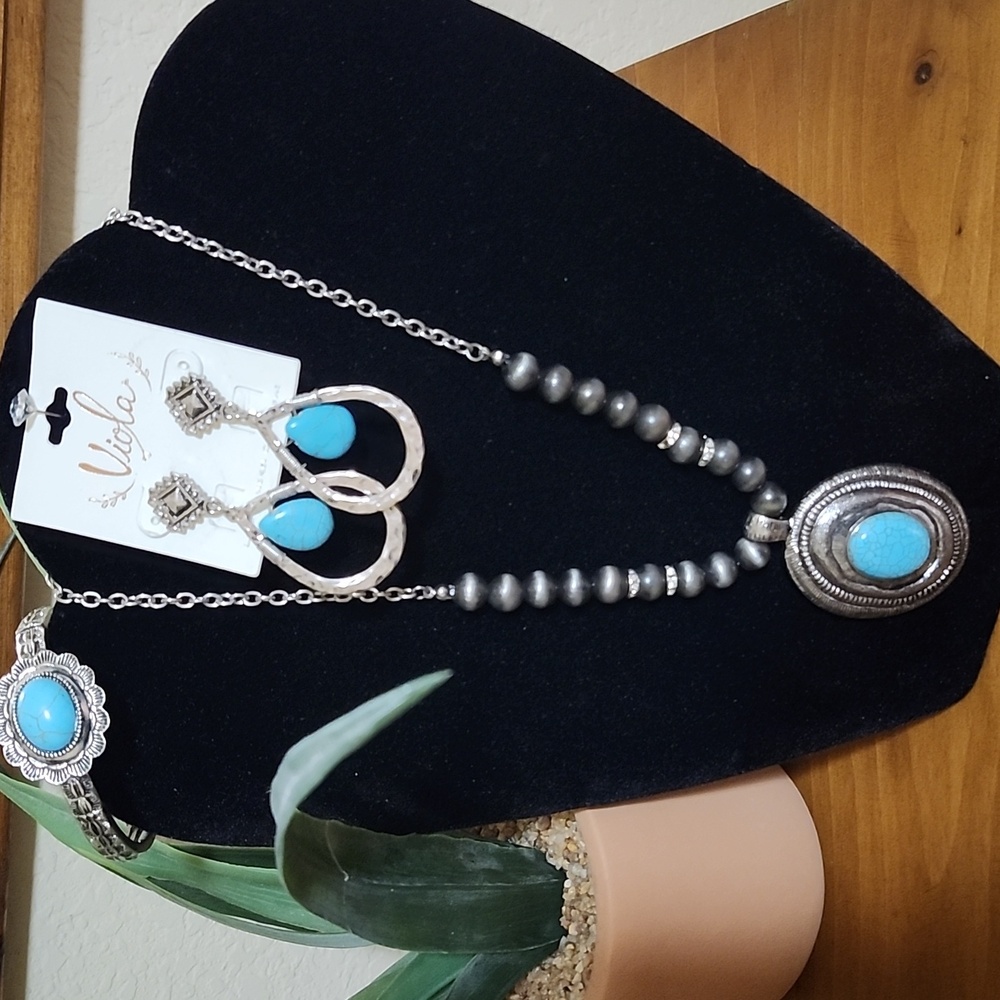 Western Necklace, Earrings And Bracelet Set NWT